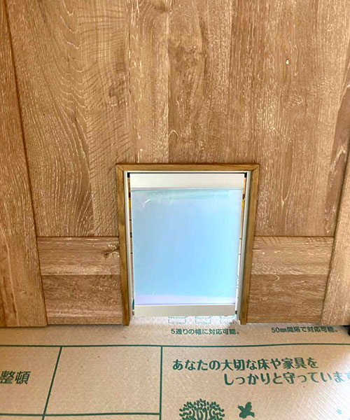 新発田市S様邸フルリフォーム事例_猫ちゃんドアの枠も塗装