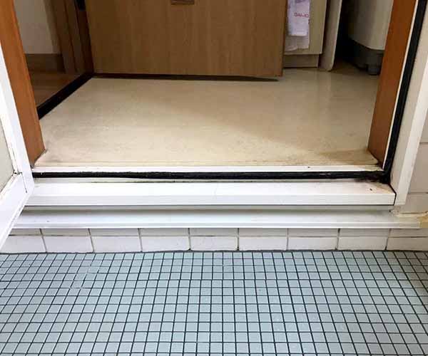 新潟市北区O様邸水まわりリフォーム事例_お風呂リフォーム前　床の段差
