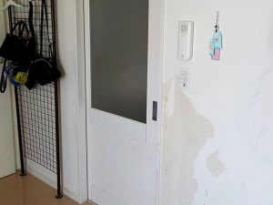 新発田市Y様邸リフォーム事例_猫に傷つけられた壁紙