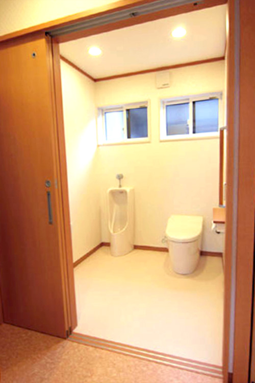 トイレのバリアフリーリフォーム_トイレの拡張