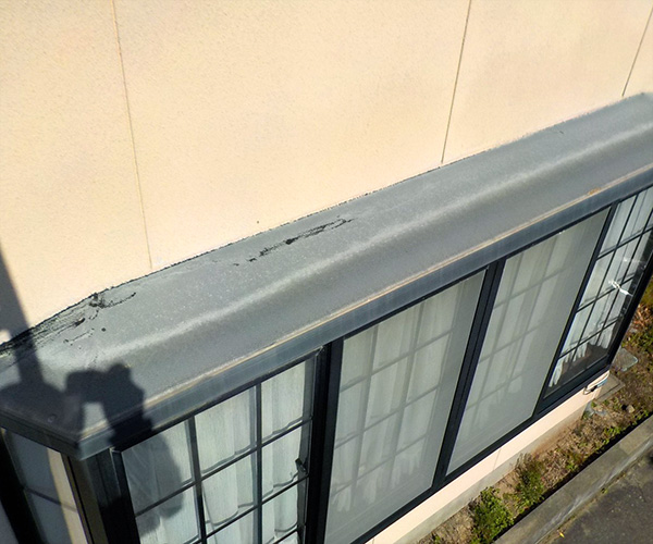 新潟市北区A様邸外壁リフォーム前_出窓の屋根
