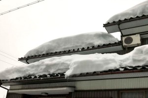 雪止めのない屋根