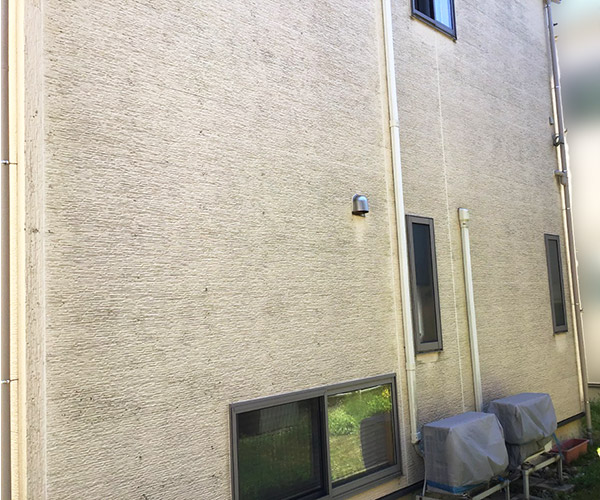 新潟市北区S様邸外壁塗装前_藻が発生