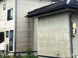 新潟市北区G様邸外壁リフォーム前_雨樋からの水跡