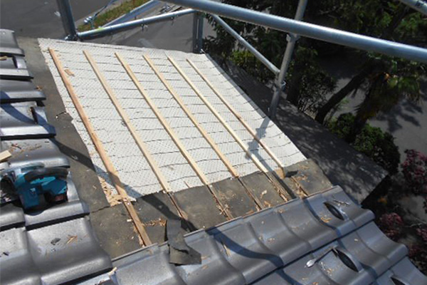 屋根の部分補修