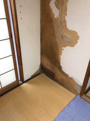 新潟市北区S様邸_外壁塗装　室内の雨漏れ跡