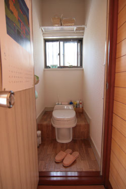 新潟市北区N様邸トイレリフォーム事例_簡易洋式便座のトイレ